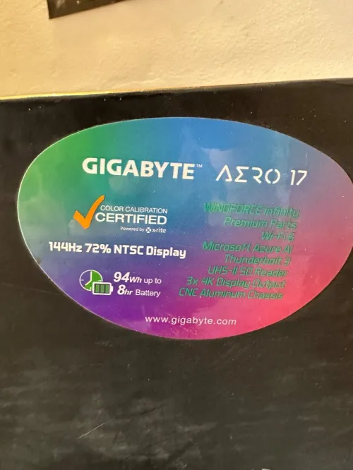 Laptop gaming gigabyte aero 17 I7 10H RTX 2080 8Gb DDR4 32Gb SSD 512Gb