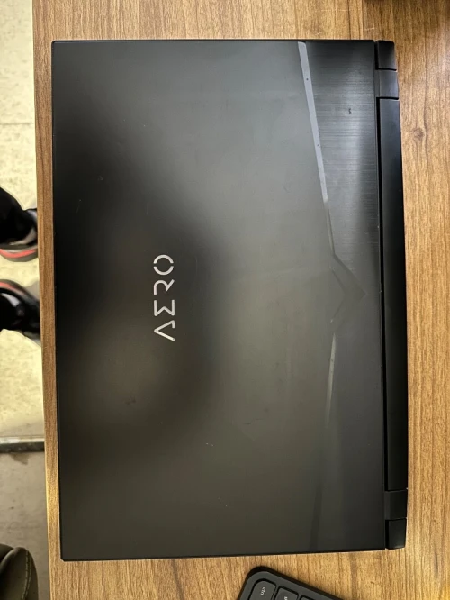 Laptop gaming gigabyte aero 17 I7 10H RTX 2080 8Gb DDR4 32Gb SSD 512Gb