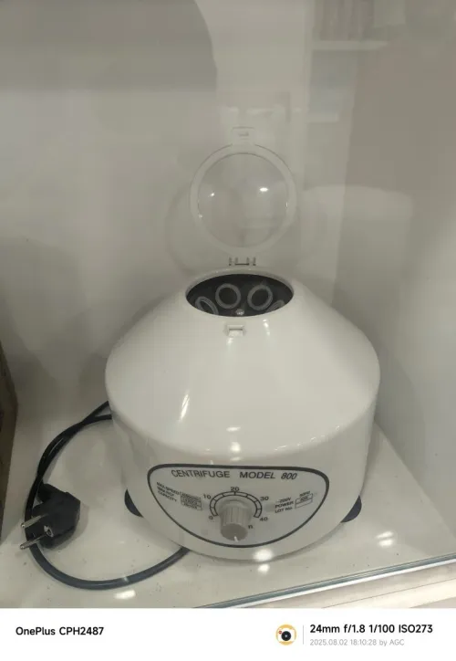 Disponible  Centrifugeuse de 6 tubes 