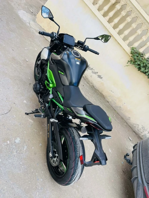 Kawasaki Z900 2025