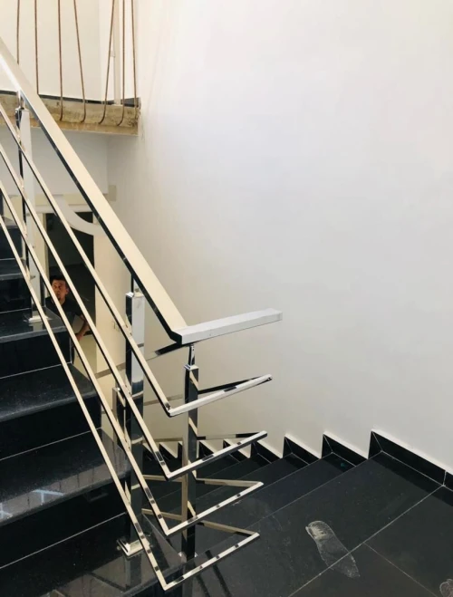 Travaux en inox et verre