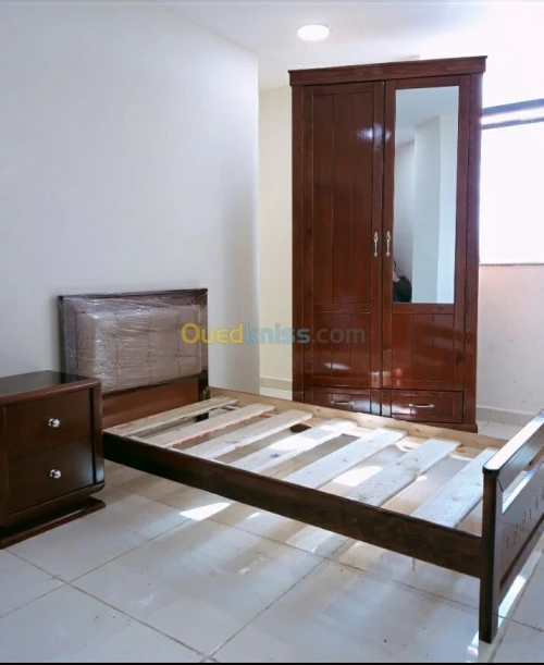 Chambre individuelle en bois rouge