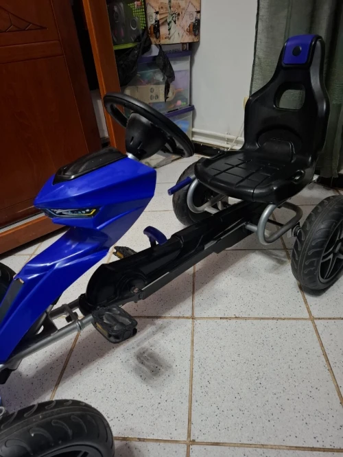 Voiture a pédales pour enfants
