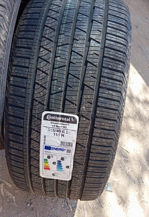 Deux pneus Continental 315/40R21