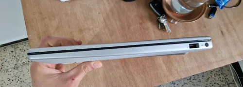 HP ryzen 5 7520u 8gb 256 SSD