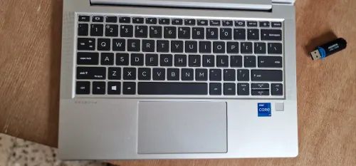 HP probook 430 G8 tactile - i7 11em 8gb 256 ssd
