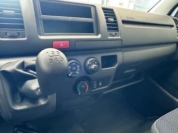 Toyota Haice 15 places 2025