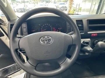 Toyota Haice 15 places 2025