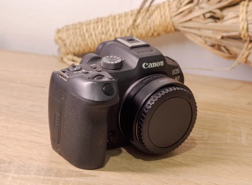 CANON EOS R7 