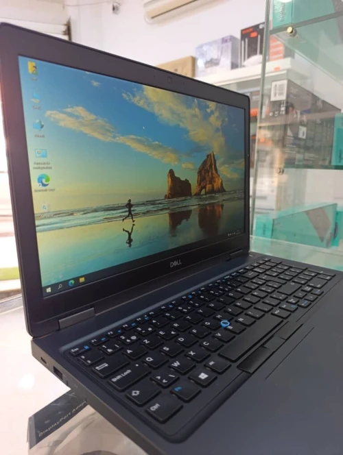 LAPTOP DELL LATITUDE 5590 I5-7300TH 8GB 256SSD 15.6