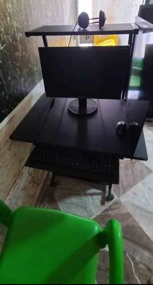 Pc de bureau complet ( unité écran bureau clavier souris casque)