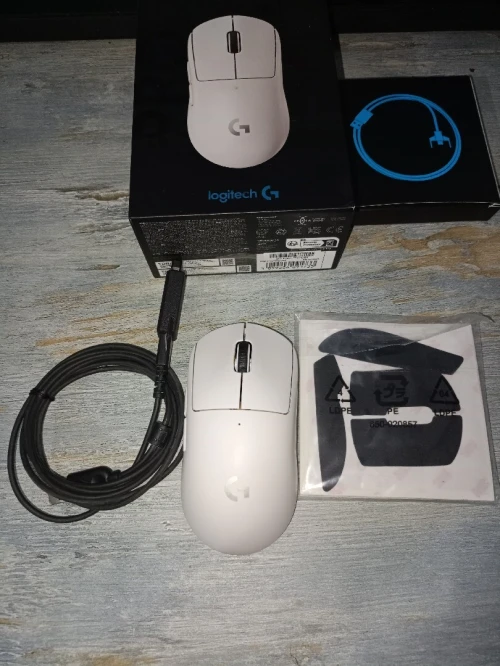 Logitech G PRO X Superlight (version blanche)