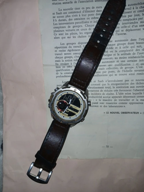 Montre fossil digital artistique balance