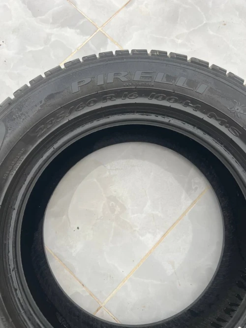 Pneu PIRELLI 235/60 R16