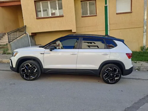 Volkswagen Taos 2025 SE Black 