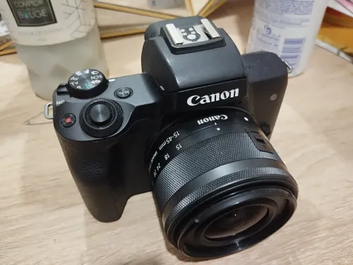 Canon EOS M50 Mark II Etat comme Neuf moins 4k click 