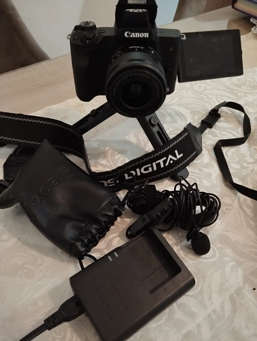 Canon EOS M50 Mark II Etat comme Neuf moins 4k click 