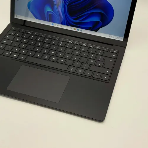 Microsoft Surface Laptop 4 / i5-1145G7 / 8 Go / 256 Go SSD / 13.5 2K Tactile