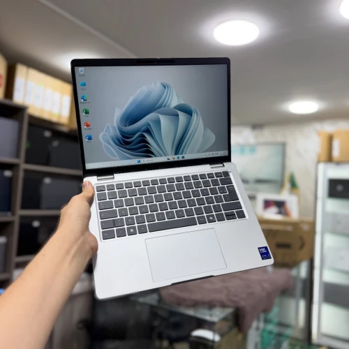 Dell Pro Plus 13 / Core Ultra 5 235U / 16 Go DDR5 / 512 Go SSD / 13 FHD+