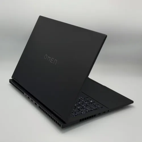 HP OMEN 16 / i7-14650HX / RTX 4070 / 16 Go DDR5 / QHD 240Hz