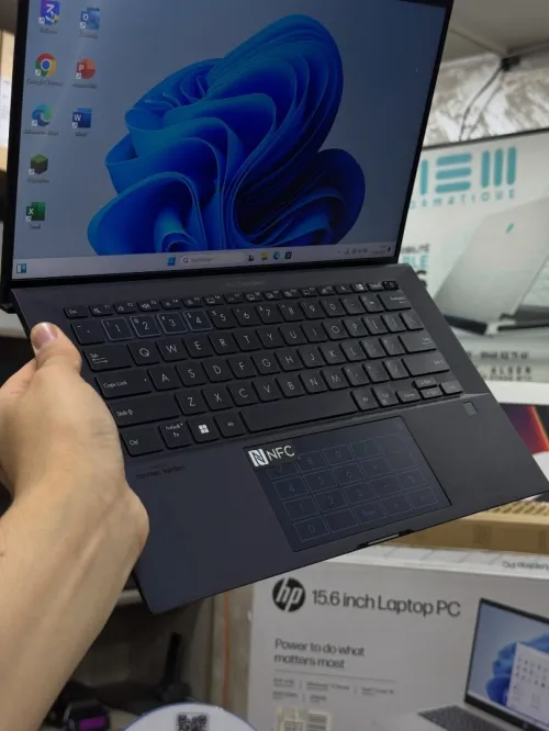 ASUS ExpertBook 14 / i7-1255U / 16 Go DDR5 / 1 To SSD / 14 FHD