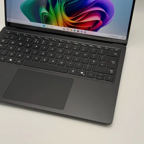 MICROSOFT SURFACE LAPTOP 7 / SnapDragon X 12Core  / 16Go DDR5X / 512Go SSD / 13.4 QHD HDR Tactile