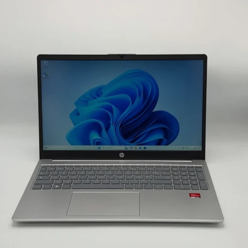 HP Laptop 15 / Ryzen 5 7520U / 16 Go DDR5 / 15.6 FHD