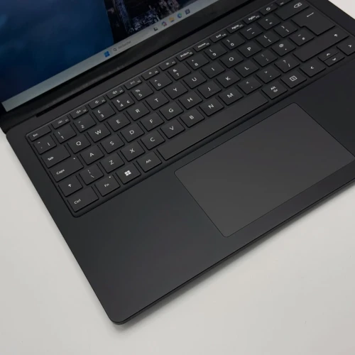 Microsoft Surface Laptop 4 / i7-1185G7 / 16 Go DDR4X / 256 Go SSD / 13.4 2.2K Tactile