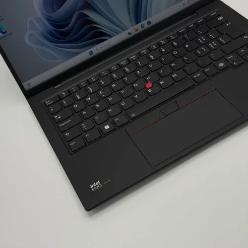 Lenovo ThinkPad X1 Carbon Gen 12 / Ultra 7 155U / 32 Go DDR5 / 1 To SSD / 14 FHD+