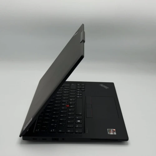 Lenovo ThinkPad X13 Gen 4 Magnesium / Ryzen 5 Pro 7540U / 16 Go DDR5 / 13.3 FHD+