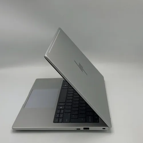 HP EliteBook 8 G1a 14 AI / Ryzen AI 5 230 / 16 Go DDR5 / 512 Go SSD
