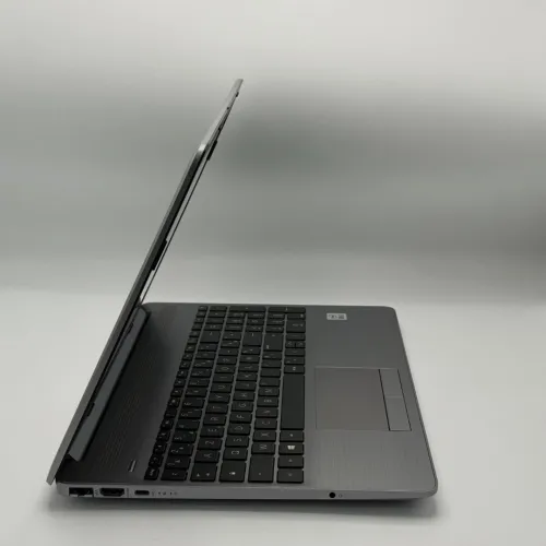 HP 250 G9 / i7-1065G7 / 16Go DDR4 / 512Go SSD / 15.6 FHD