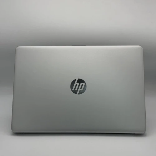 HP Laptop 15 / i5-1235U