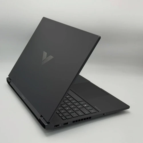 HP Victus 16  / i7-13620H / 16 Go DDR5 / 512 Go SSD / RTX 4060 8Go / 16.1 FHD  144Hz