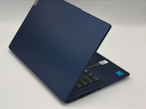 LENOVO IDEAPAD SLIM 3 / 2023 I3-N305 / 8Go DDR5 / 512SSD / 14 FHD