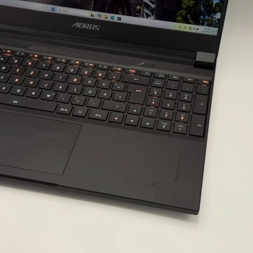Gigabyte AORUS 15X ASG / i7-13700HX / 16 Go DDR5 / RTX 4070 / QHD 240Hz