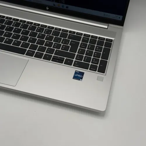 HP ELITEBOOK 650 G10 / 13th I5-1335U / 16Go DDR4 / 256SSD / 15.6 FHD