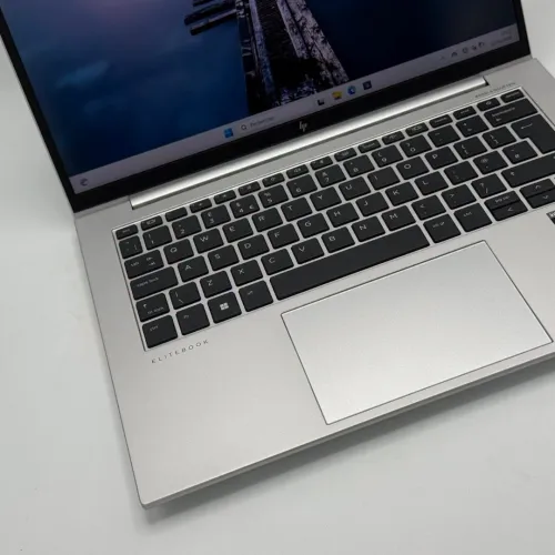 HP EliteBook 840 G10 / i5-1335U / 16 Go DDR5 / 256 Go SSD / 14 FHD+