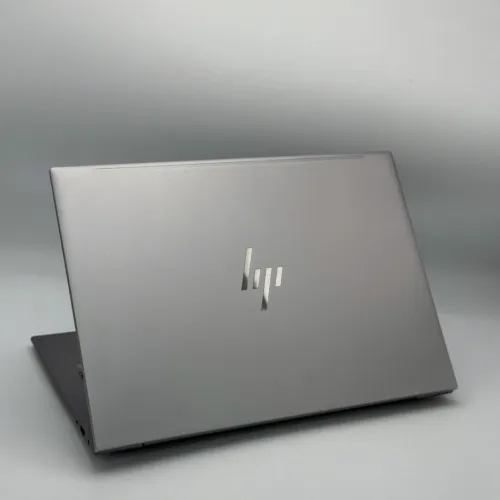 HP ZBook Firefly 14 G10 A / Ryzen 7 PRO 7840HS / 32 Go / 512 Go SSD / 14 FHD
