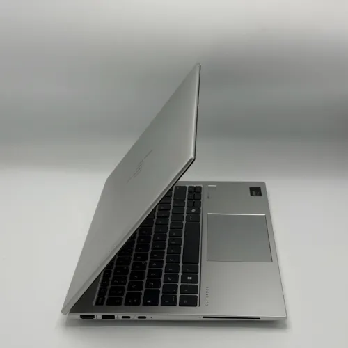 HP EliteBook 830 G11 / Ultra 7 155U Evo Edition / 16 Go DDR5 / 512 Go SSD / 13.3 FHD+