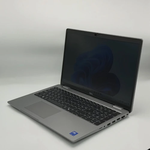 DELL LATITUDE 5550 / ULTRA 5 135U / 16Go DDR5 / 256SSD / 15.6 FHD