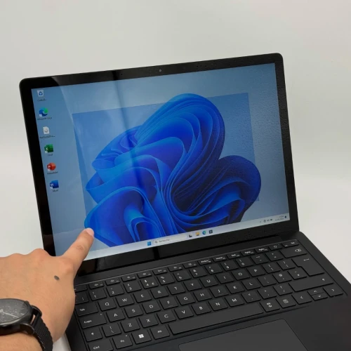 Microsoft Surface Laptop 5 / i7-1265U / 16 Go DDR5 / 256 Go SSD / 13.5 PixelSense Tactile
