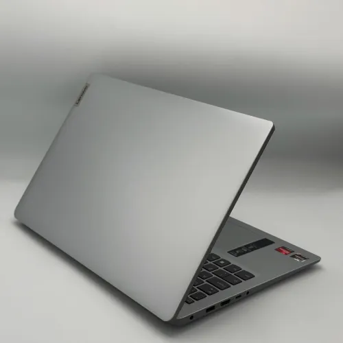 Lenovo IdeaPad Slim 1 / Ryzen 3 7320U / 8 Go DDR5 / 512 Go SSD / 15.6 FHD