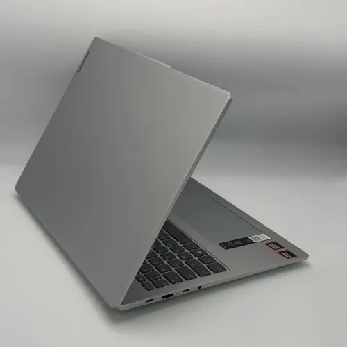 LENOVO IDEAPAD SLIM 5 / RYZEN 7 8840Hs /  AMD RADEON 780M UP TO 8Go / 32Go DDR5 / 1To SSD / 16 FHD+