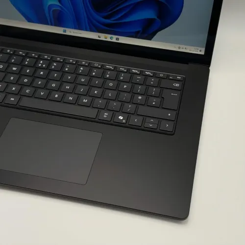 Microsoft Surface Laptop 6 for Business / Ultra 7 165H / 32 Go DDR5 / 512 Go SSD / 15 QHD