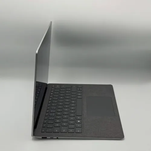 Microsoft Surface Laptop 5 / i7-1265U / 16 Go DDR5 / 256 Go SSD / 13.5 PixelSense Tactile