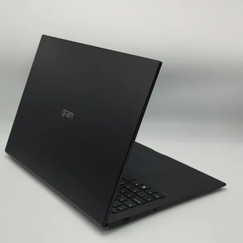 LG GRAM 17 / 13th I7-1360P / 32Go DDR5 / 1To SSD / 17 2K+