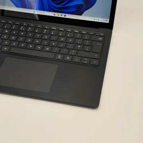 Microsoft Surface Laptop 5 / i7-1265U / 16 Go DDR5 / 256 Go SSD / 13.5 PixelSense Tactile