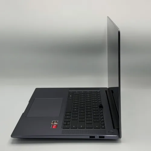 Huawei MateBook 16 / Ryzen 5 5600H / 16 Go DDR4 / 512 Go SSD / 16 2.5K
