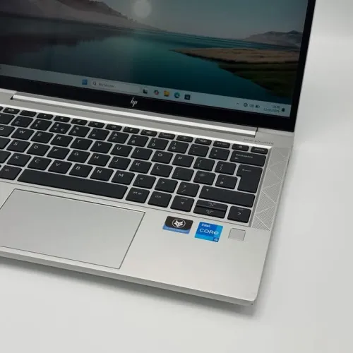 HP ELITEBOOK 830 G8 Tactile / 11th i5-1135G7 / 16Go DDR4 / 256SSD / 13.3 FHD